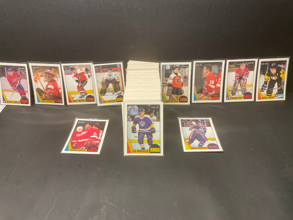 NM 1987-88 O-Pee-Chee Hockey Complete – Wayne Gretzky, Robitaille RC, Roy