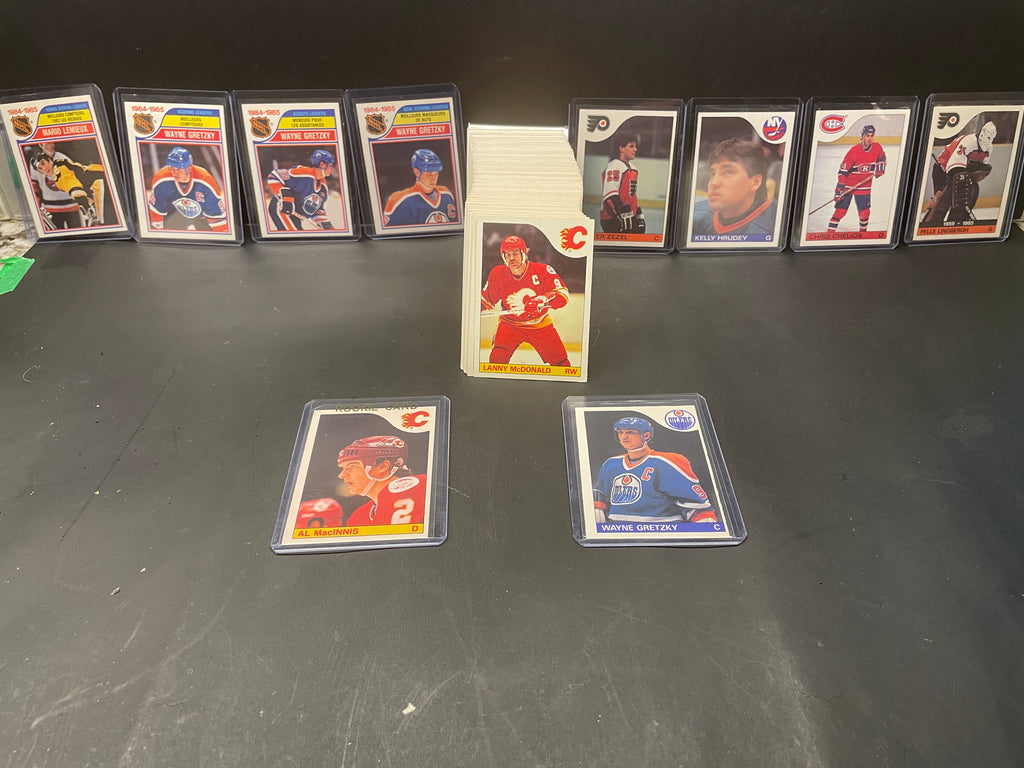 NM 1985-1986 O-Pee-Chee NHL Hockey Card Set – 263/264 Cards – Multiple Gretzky & MacInnis Rookie Card